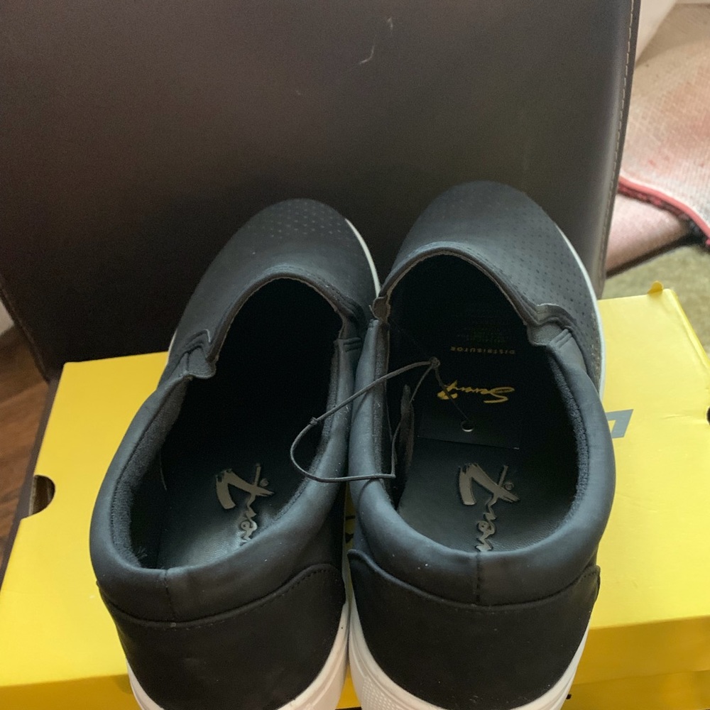 Gemini by Seven7 Black slip-ons new with box. - Picture 2 of 4